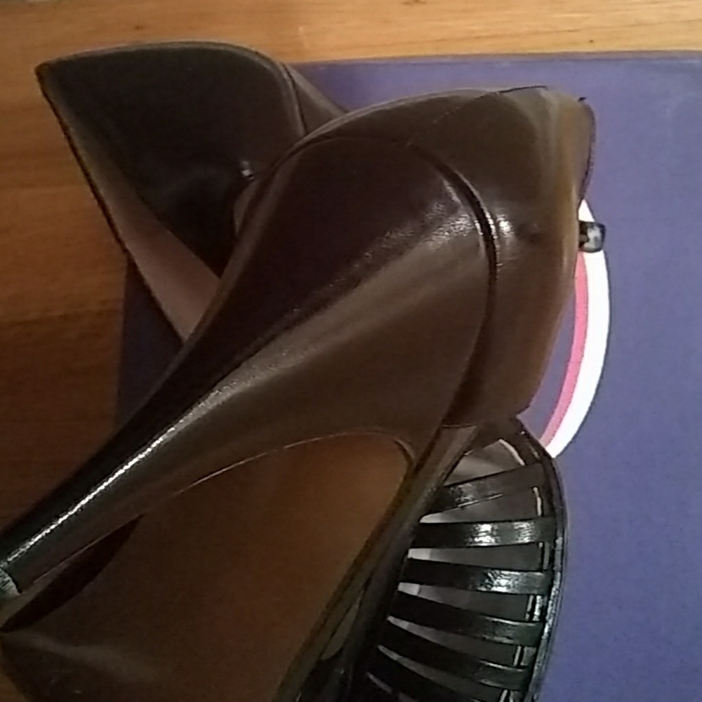 Shoes - Picture 6 of 6